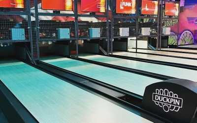 Xtreme Jump Adventure Park in Temple, Texas, erweitert um 6 Duckpin-Bahnen